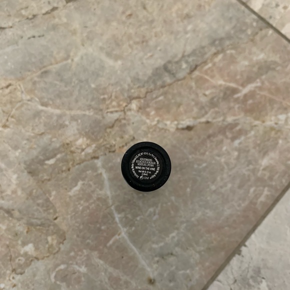 New Le Metier De Beaute Lipstick COLOR Wine On The Vine MOISTURE Lipstain 0.13OZ - Picture 4 of 4